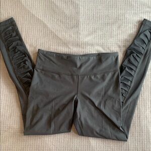 Black Ruched Women’s Size M Fitted AllseasonUnderarmor Leggings